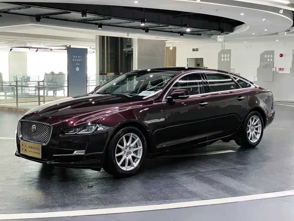 Jaguar XJ