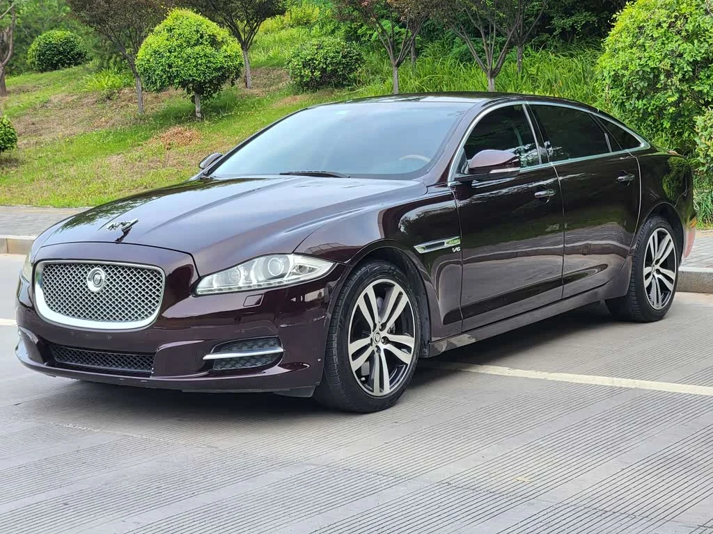 Jaguar XJ