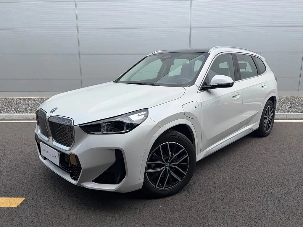 BMW iX1
