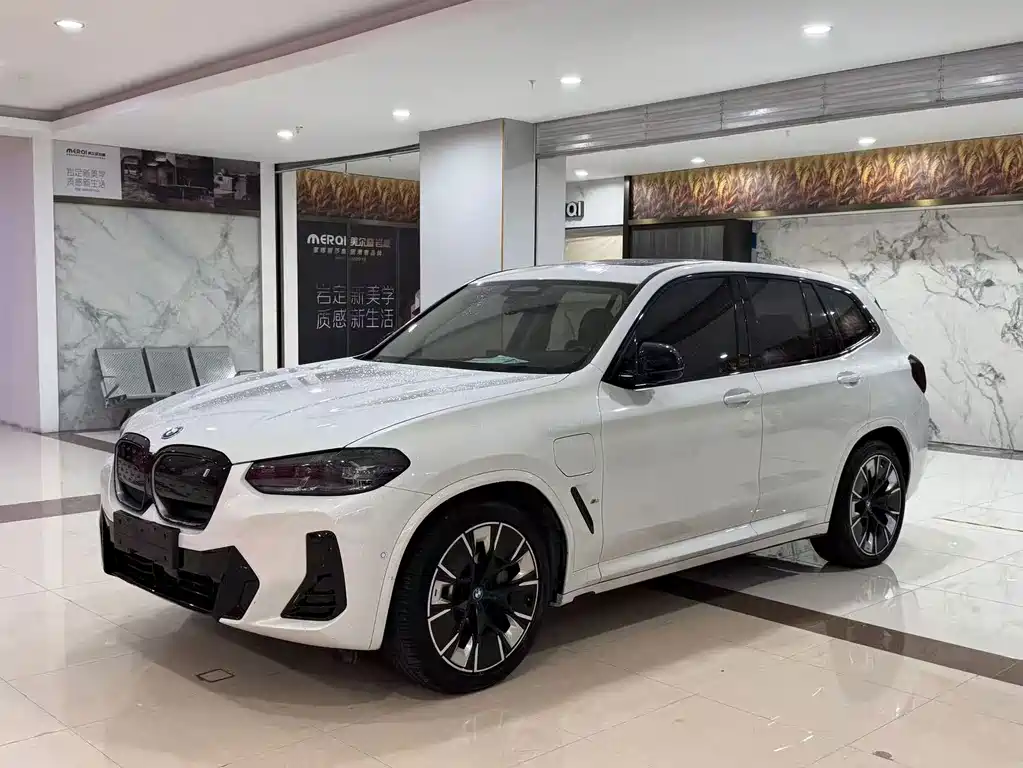 BMW iX3