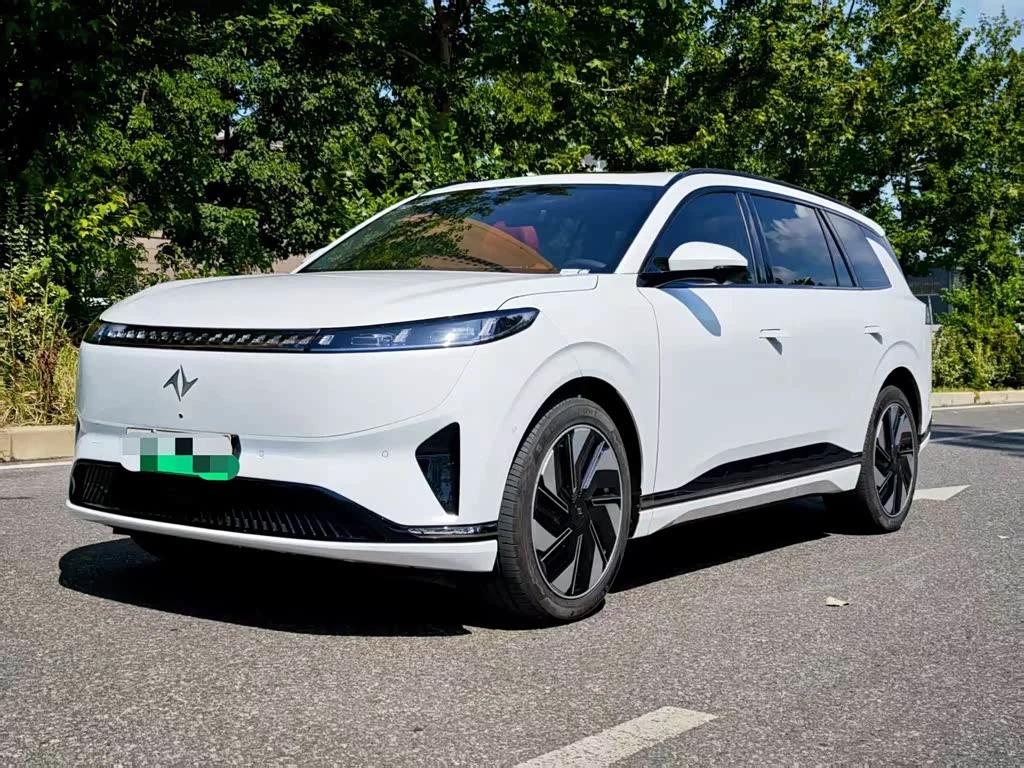 Dongfeng eπ008