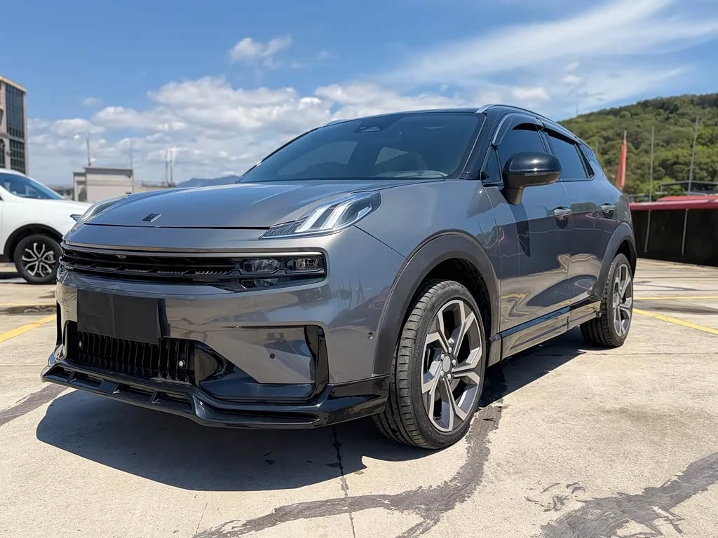 Lynk & Co 06