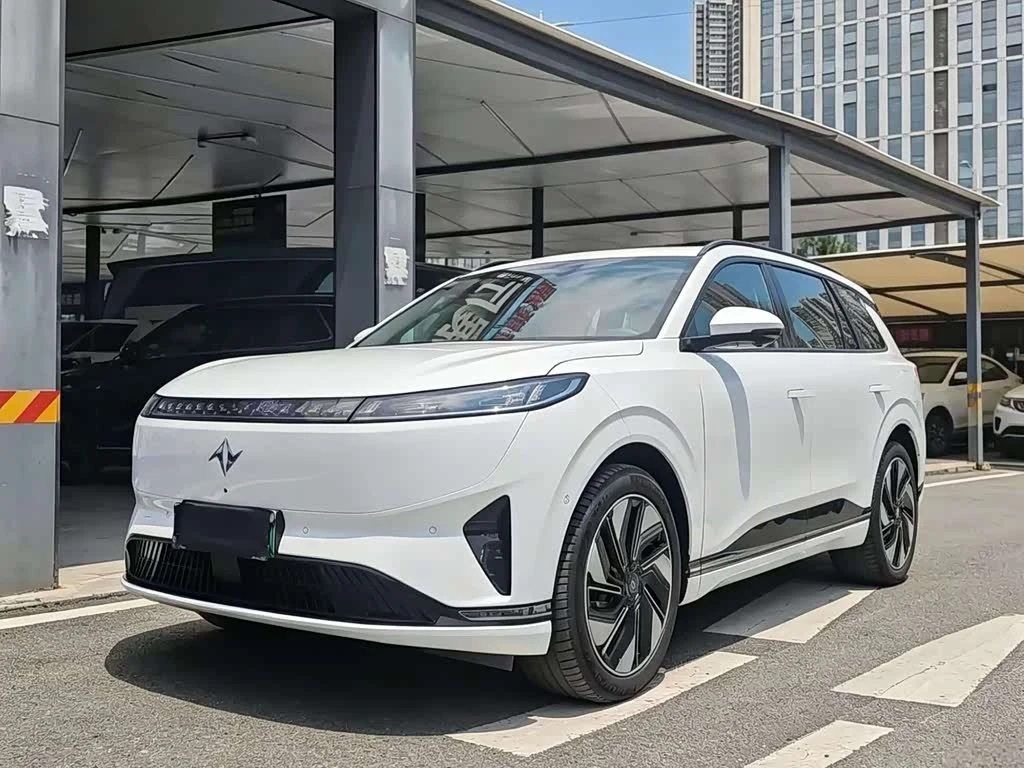 Dongfeng eπ008