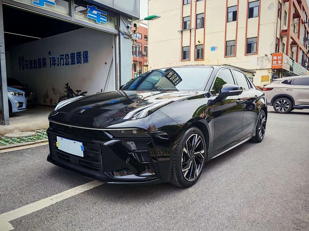 Lynk & Co 03