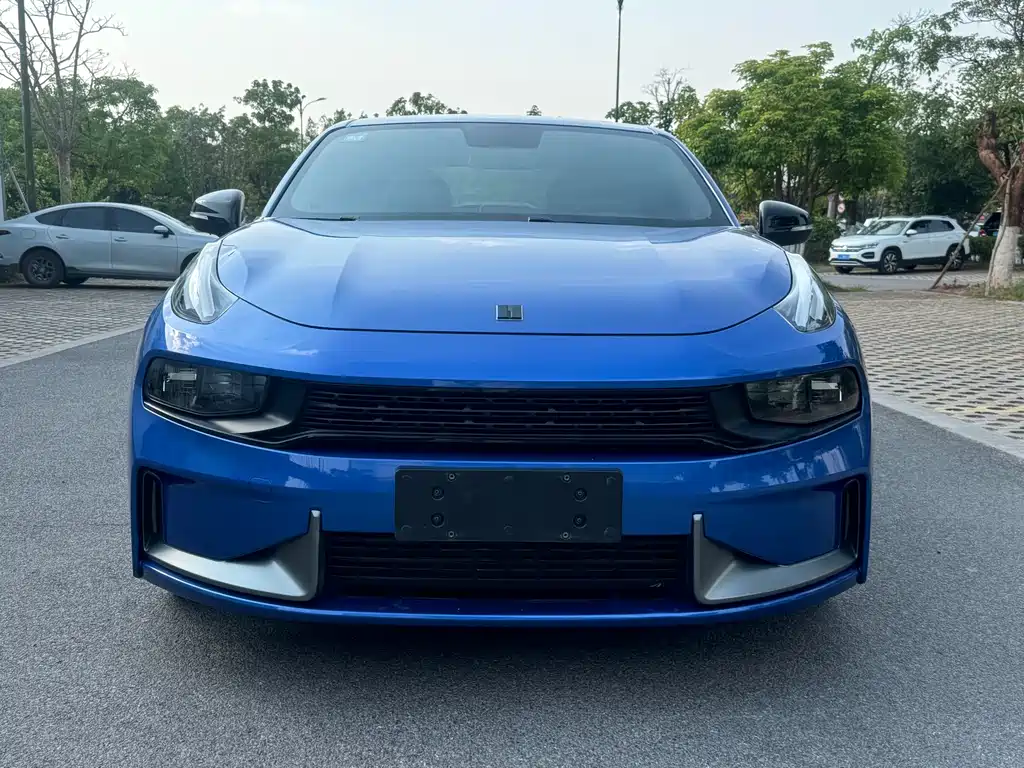 Lynk & Co 03