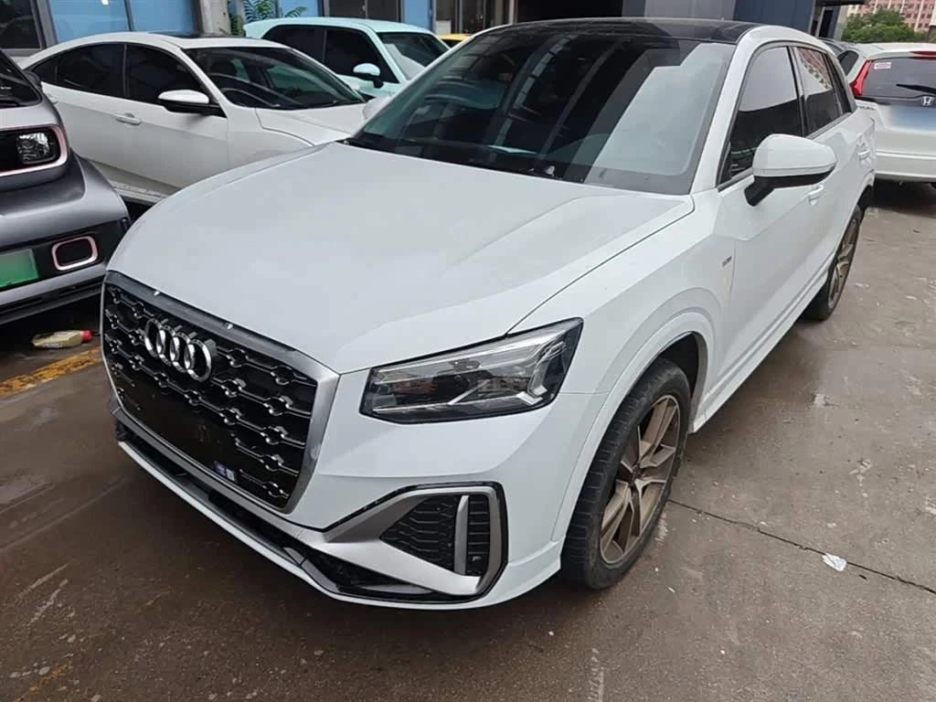 Audi Q2L