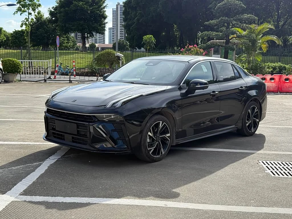 Lynk & Co 03