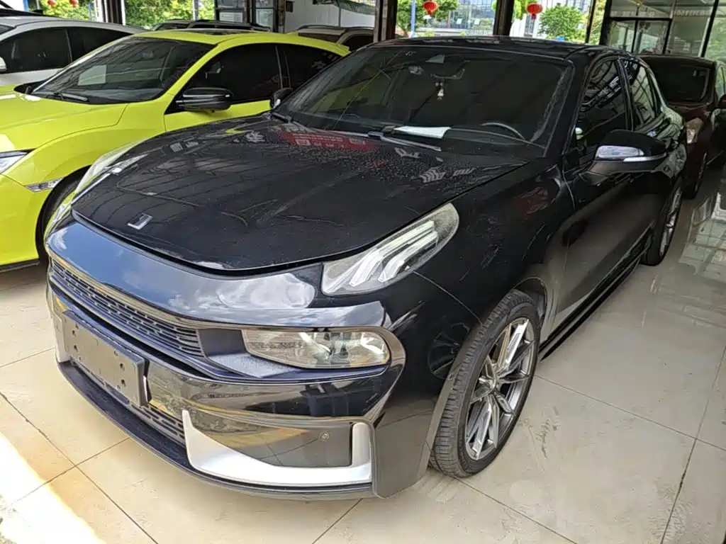 Lynk & Co 03