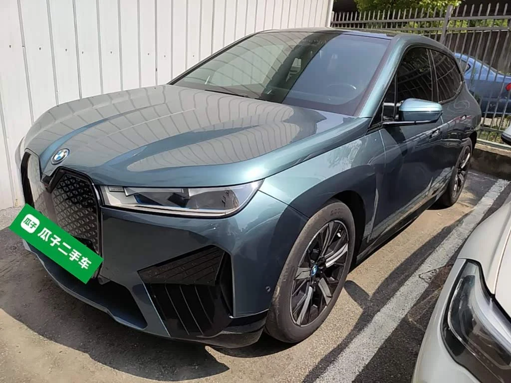 BMW iX