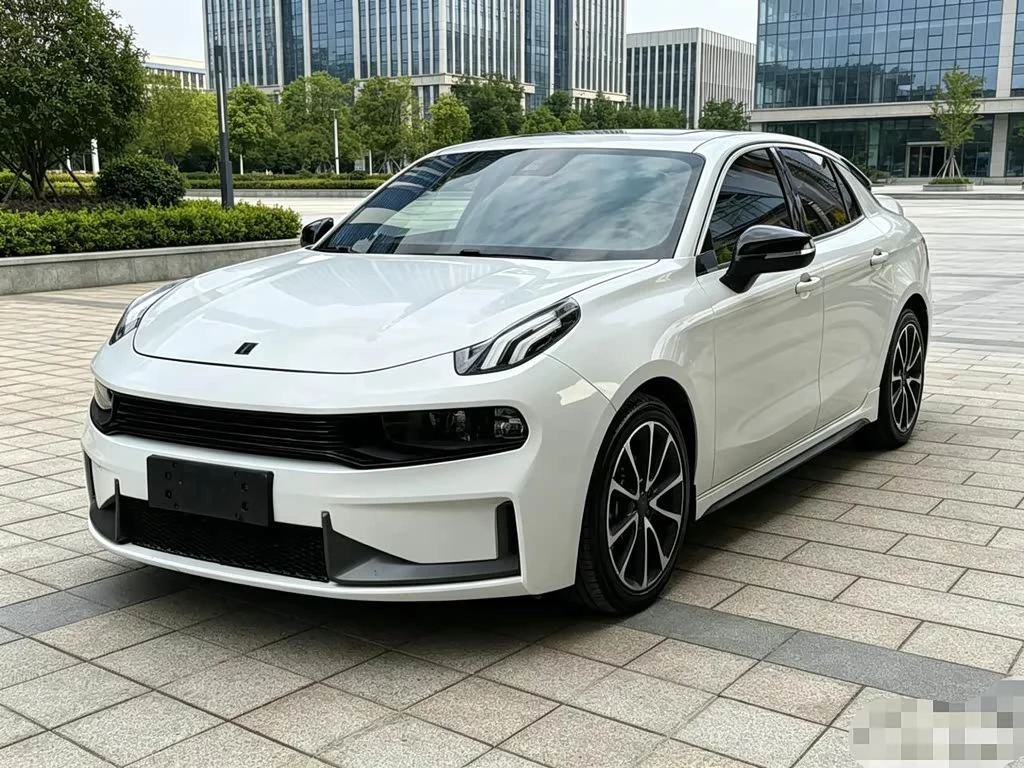 Lynk & Co 03