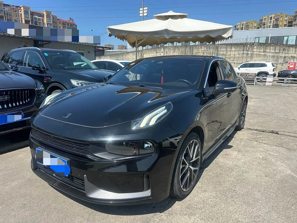 Lynk & Co 03