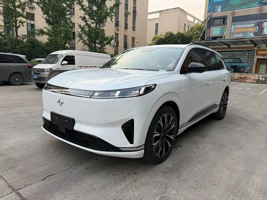 Dongfeng eπ008