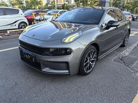 Lynk & Co 03