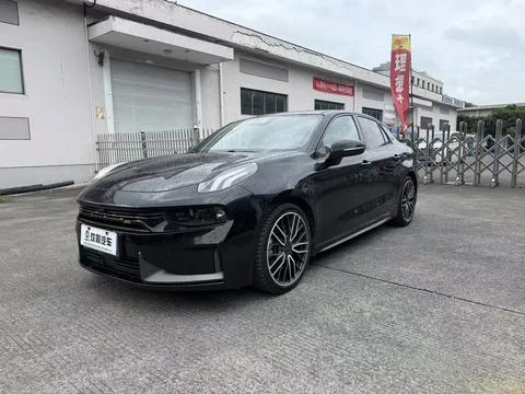 Lynk & Co 03