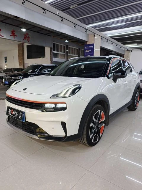 Lynk & Co 06