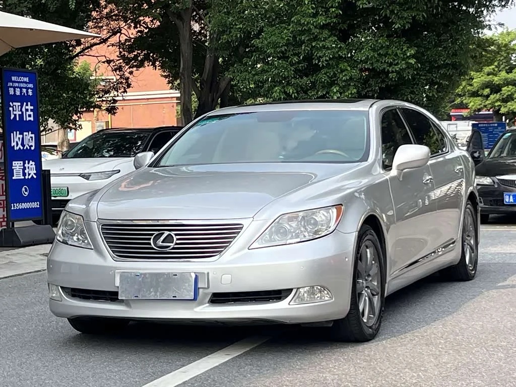 Lexus LS