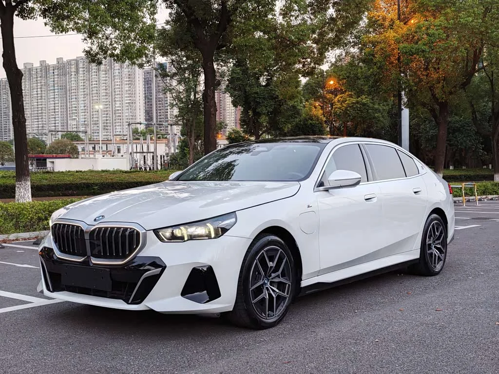 BMW i5