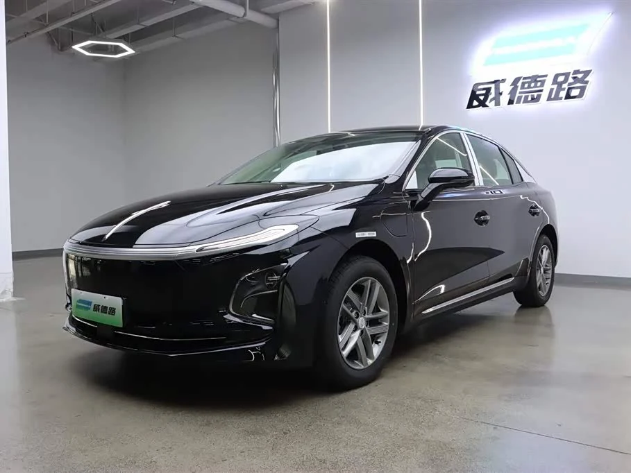 Hongqi E-QM5