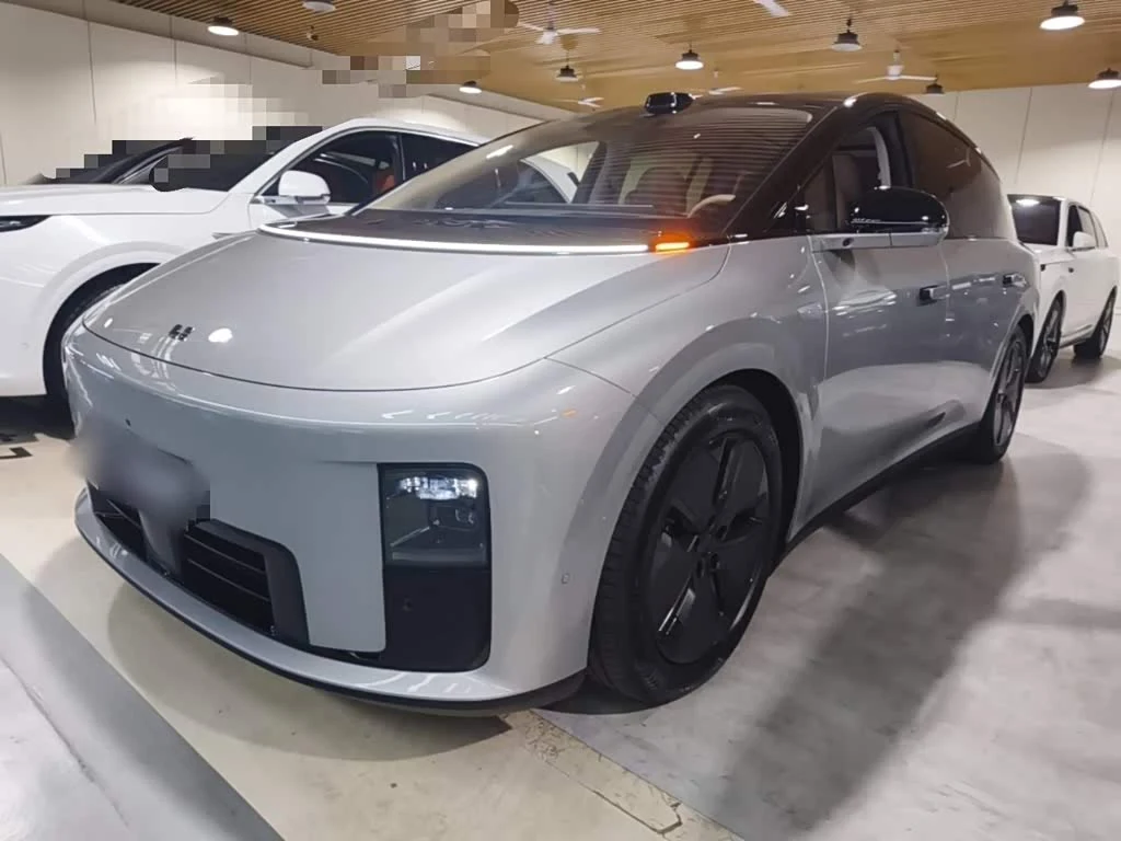 Li Auto i8