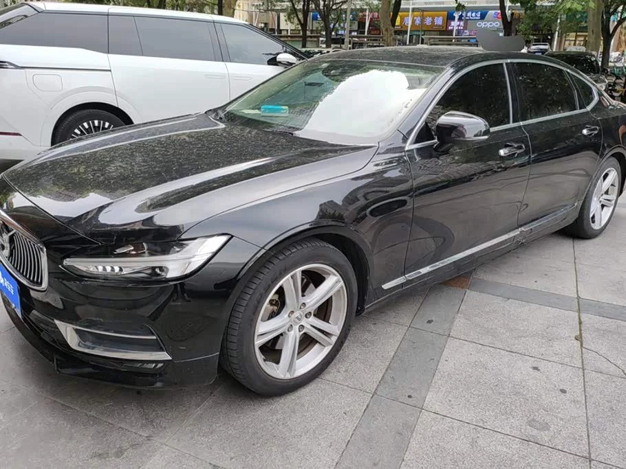 Volvo S90