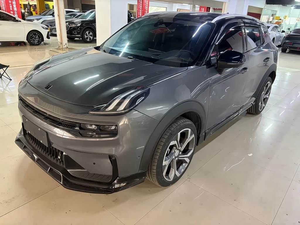 Lynk & Co 06