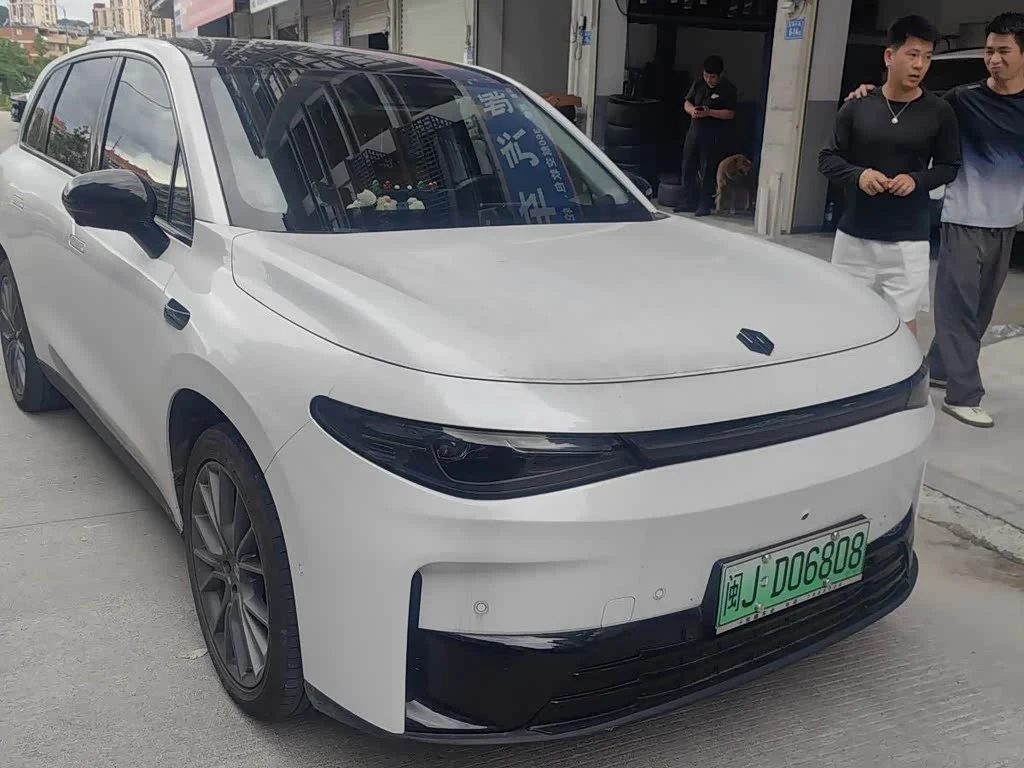 Leapmotor C10