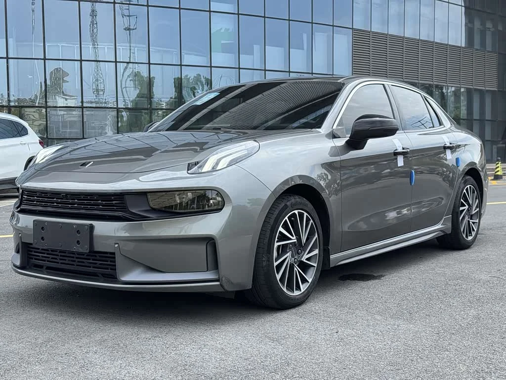 Lynk & Co 03