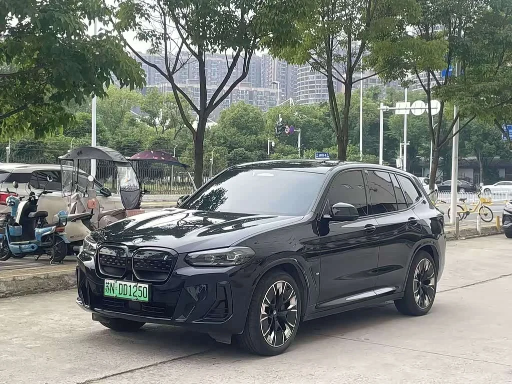 BMW iX3