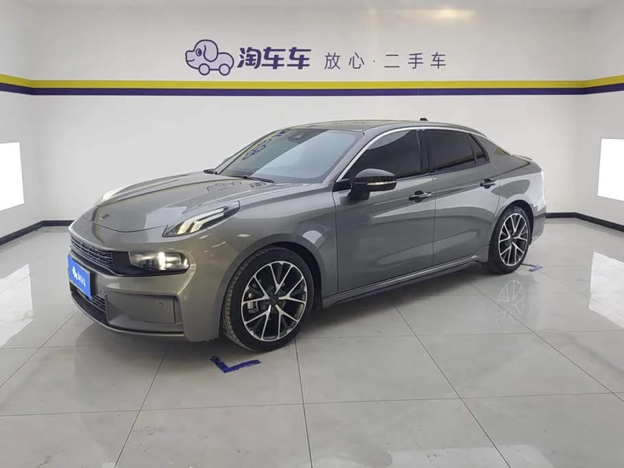 Lynk & Co 03