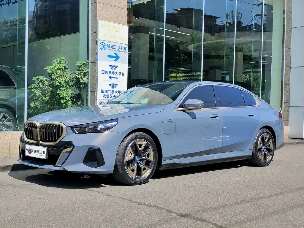BMW i5
