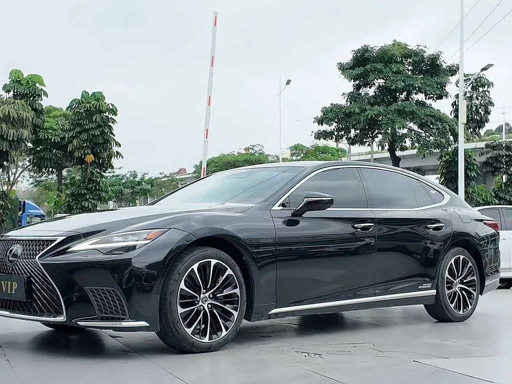 Lexus LS