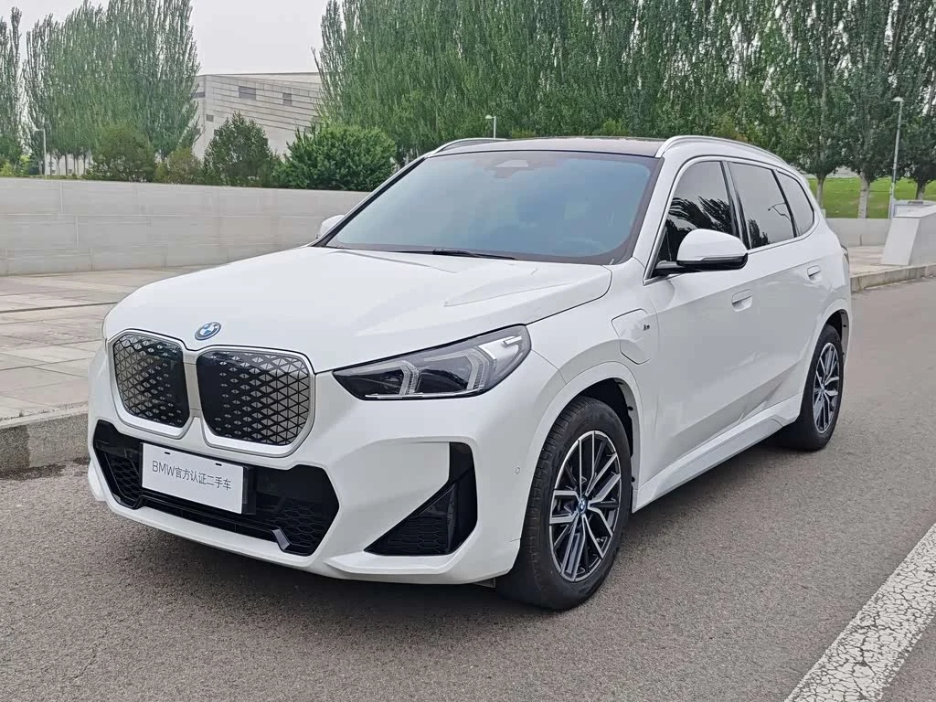 BMW iX1