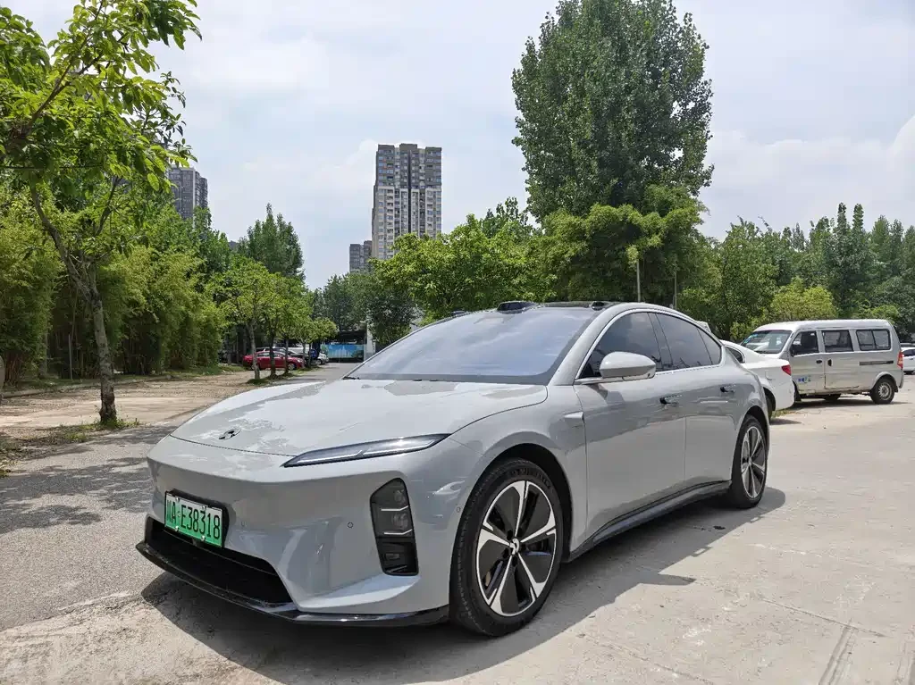 NIO ET5