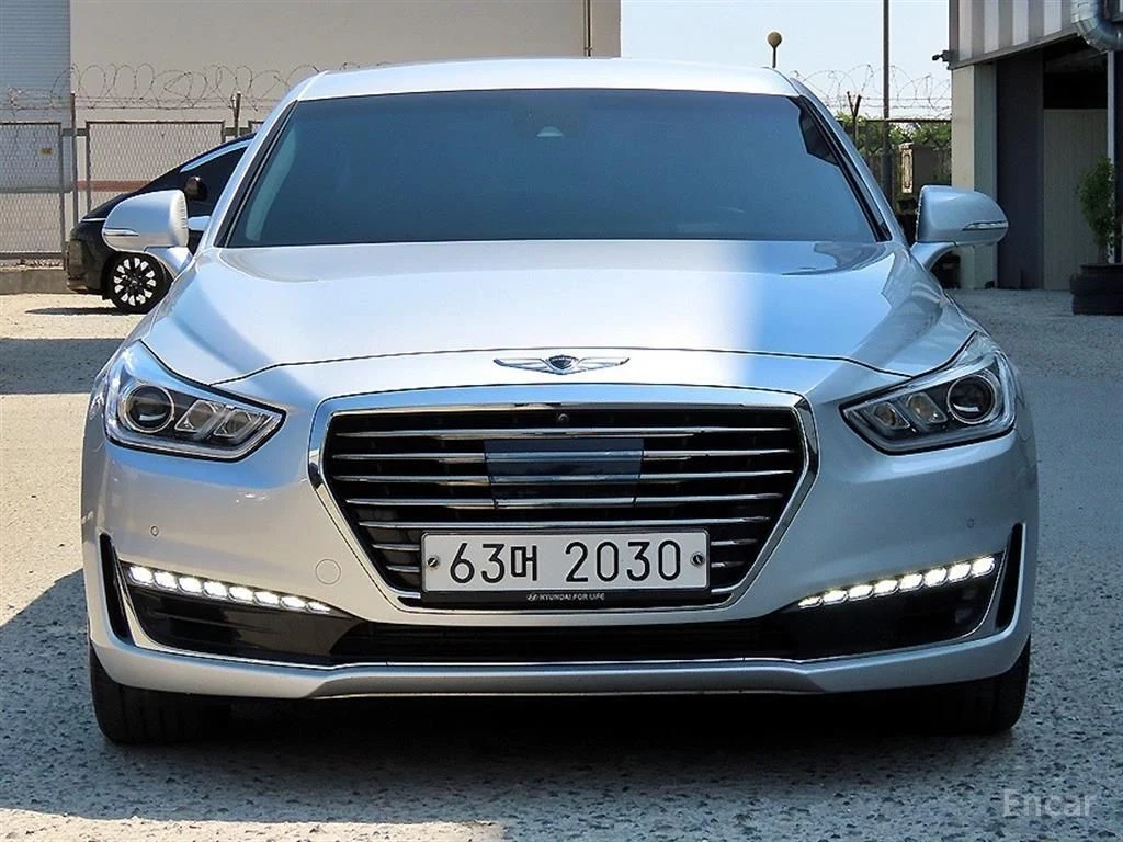 Genesis EQ900