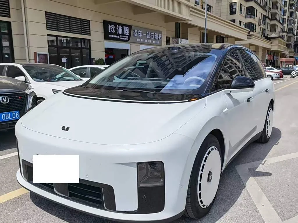 Li Auto i8