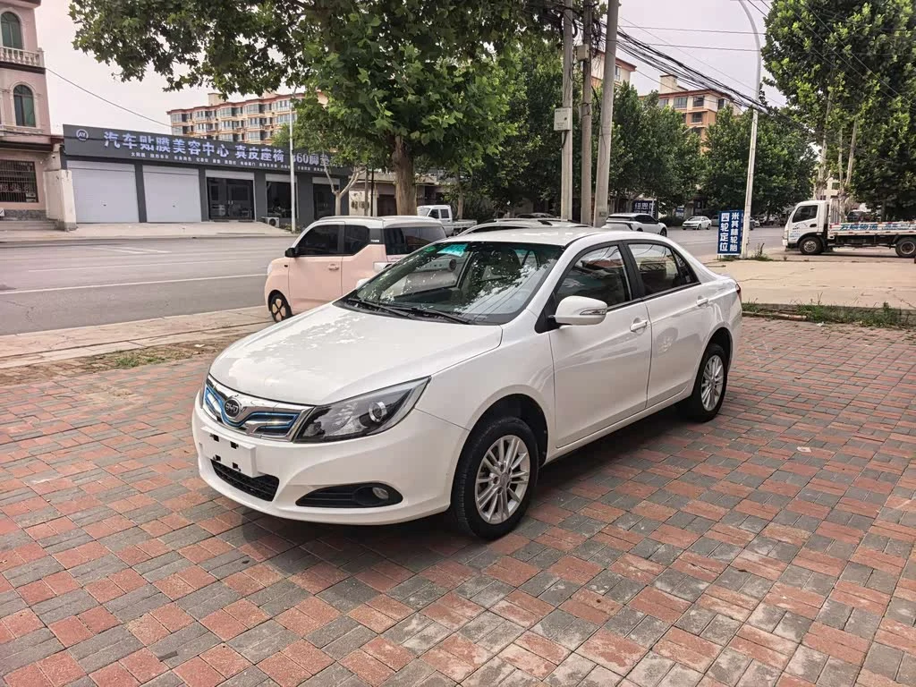 BYD E5