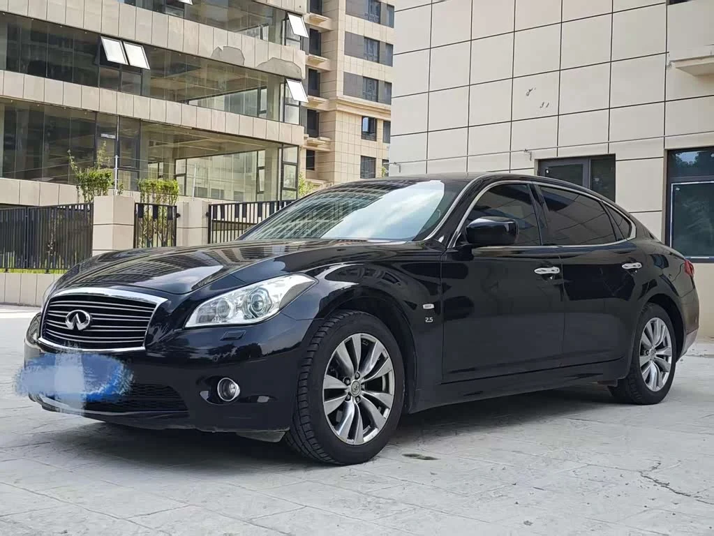 Infiniti Q70