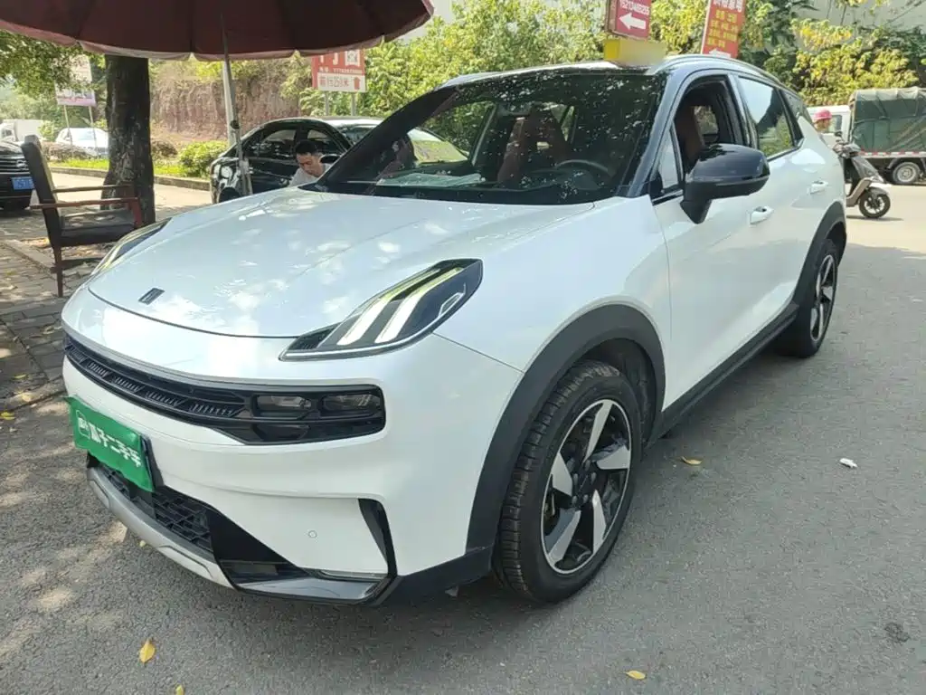Lynk & Co 06