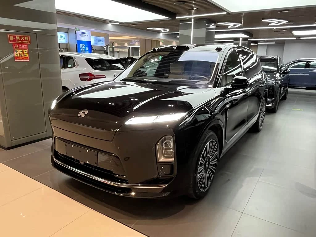 NIO ES8