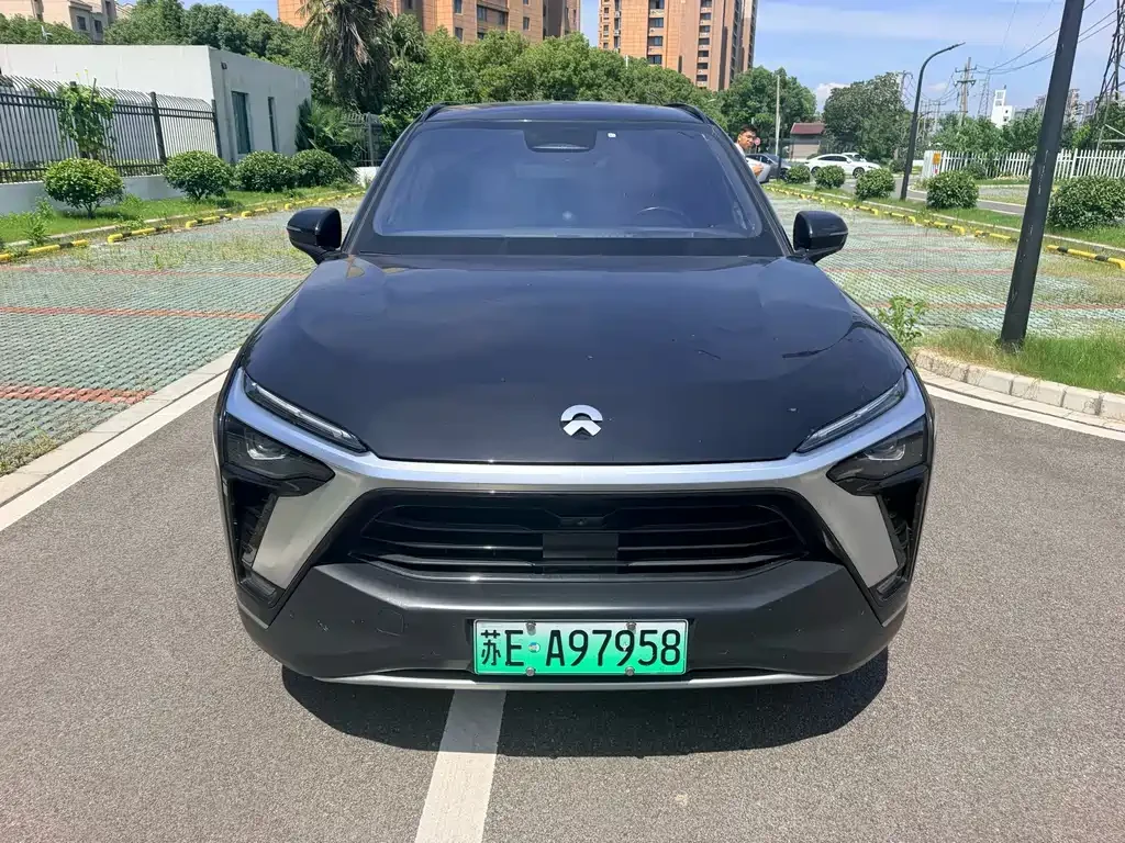 NIO ES8