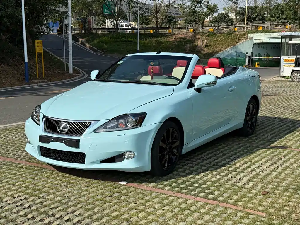 Lexus IS