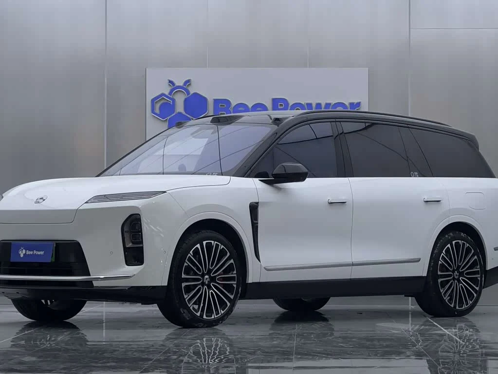 NIO ES8