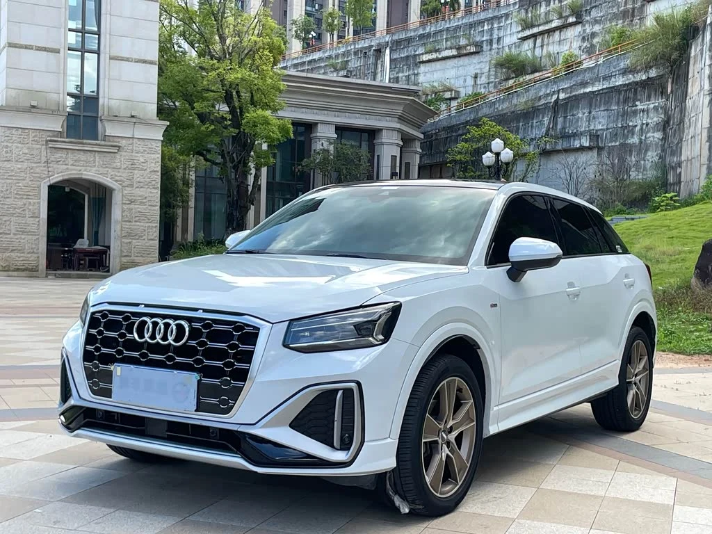 Audi Q2L