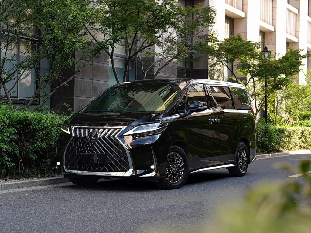 Lexus LM