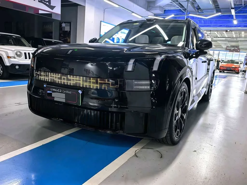 Lynk & Co 900