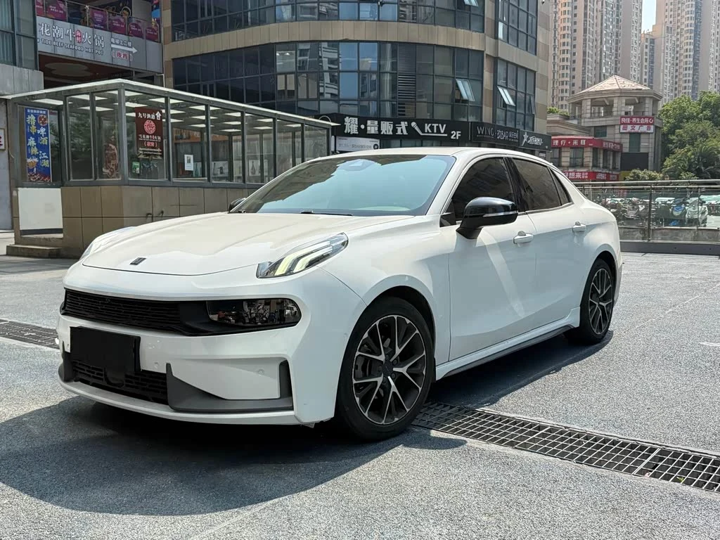 Lynk & Co 03