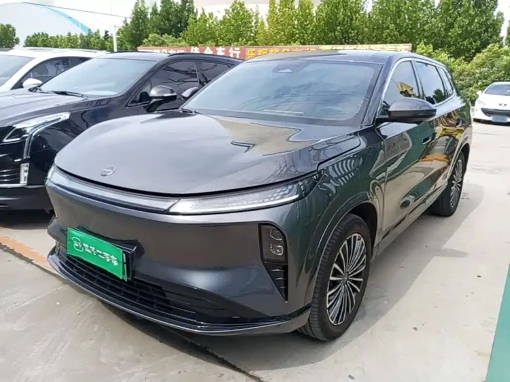 Dongfeng L8