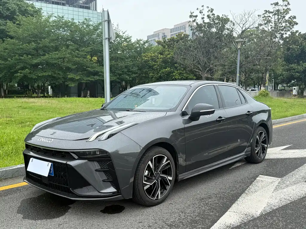 Lynk & Co 03