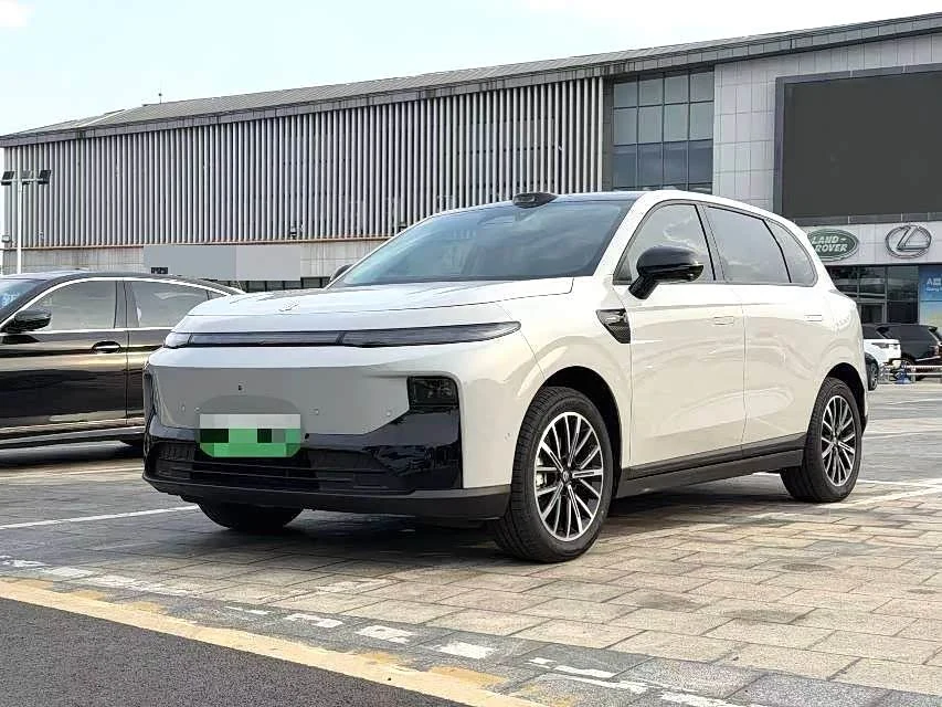 Leapmotor B10