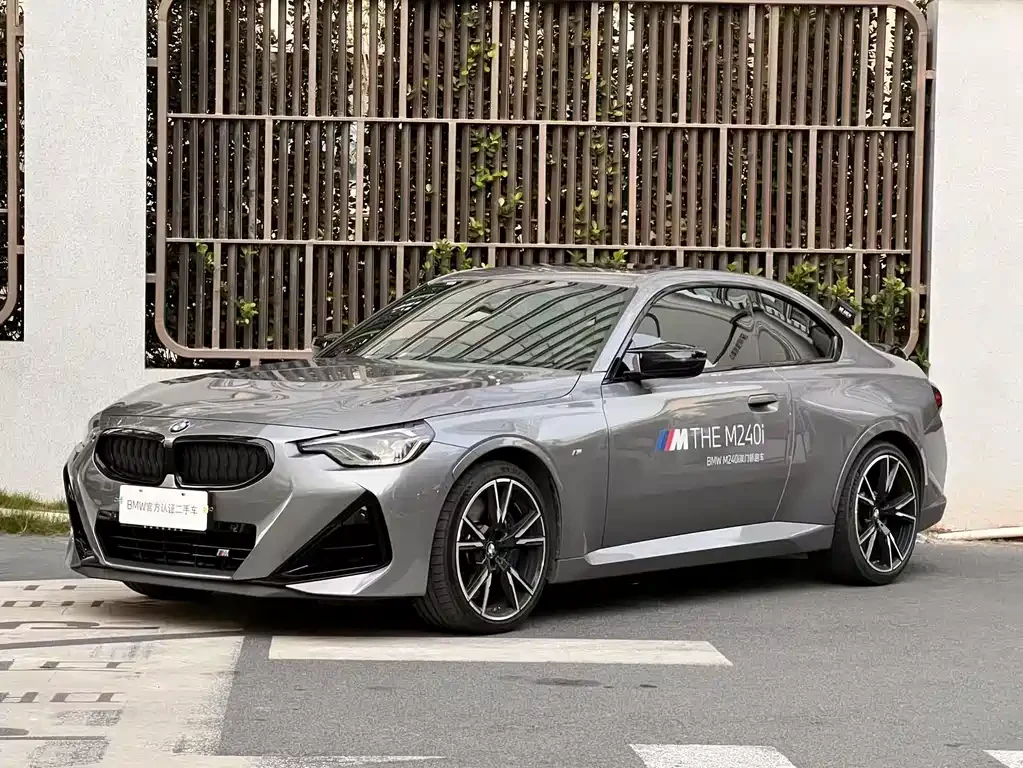 BMW M240i